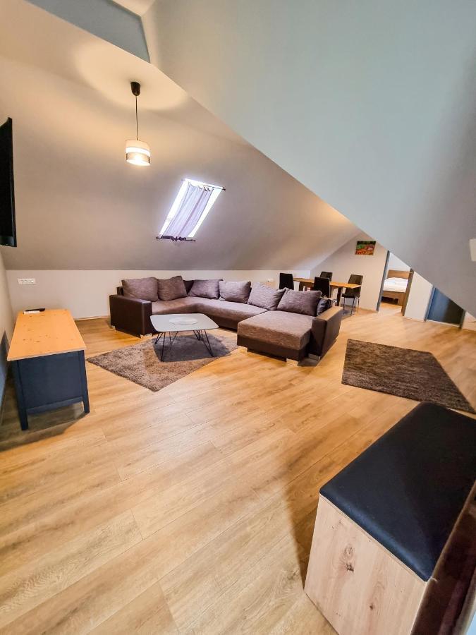 Xxl Rooms Ösek Dış mekan fotoğraf