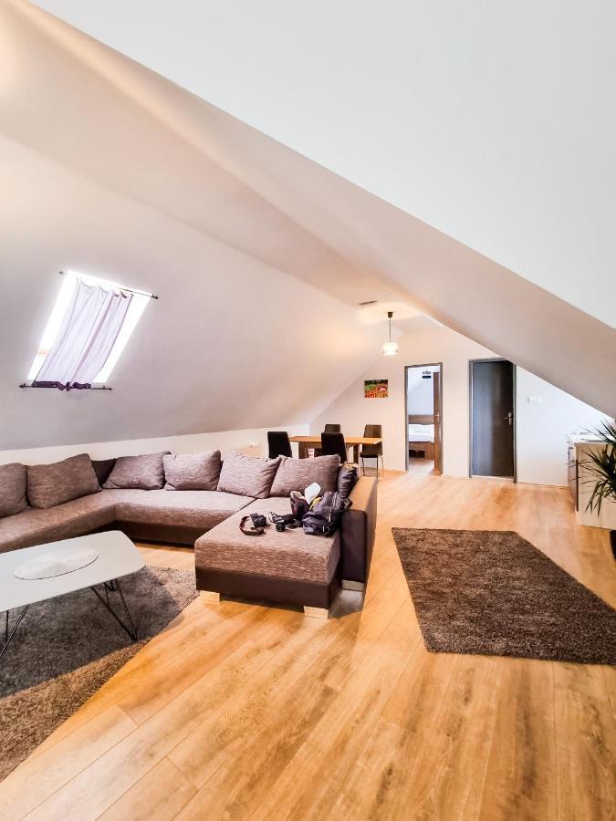 Xxl Rooms Ösek Dış mekan fotoğraf