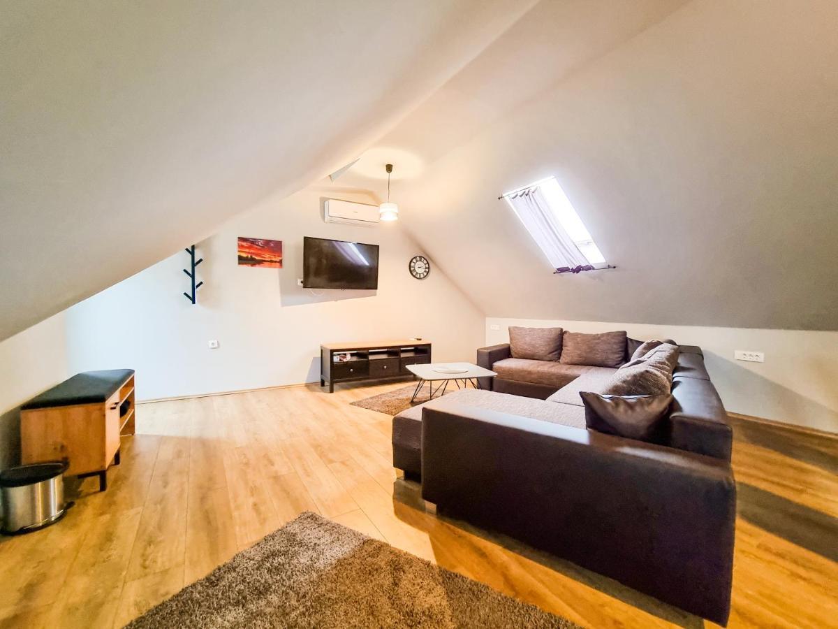 Xxl Rooms Ösek Dış mekan fotoğraf