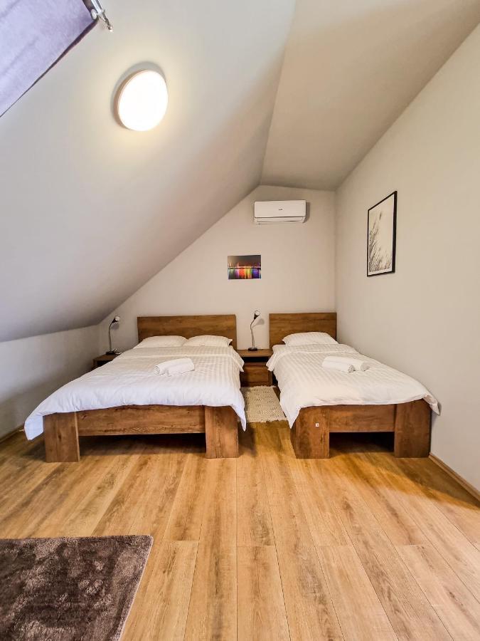 Xxl Rooms Ösek Dış mekan fotoğraf