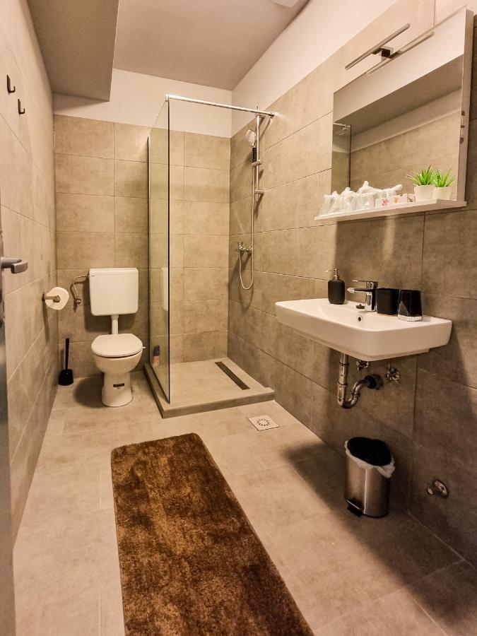 Xxl Rooms Ösek Dış mekan fotoğraf