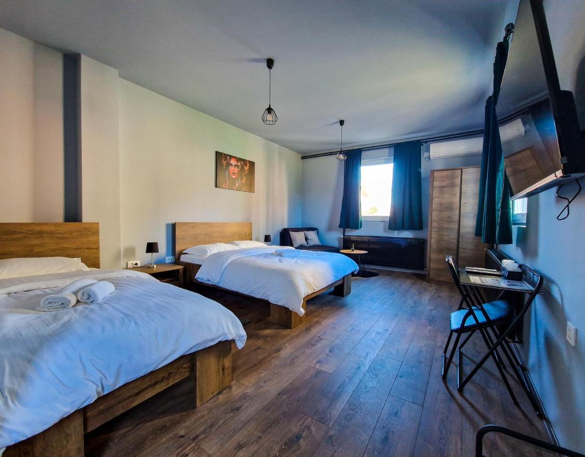 Xxl Rooms Ösek Dış mekan fotoğraf