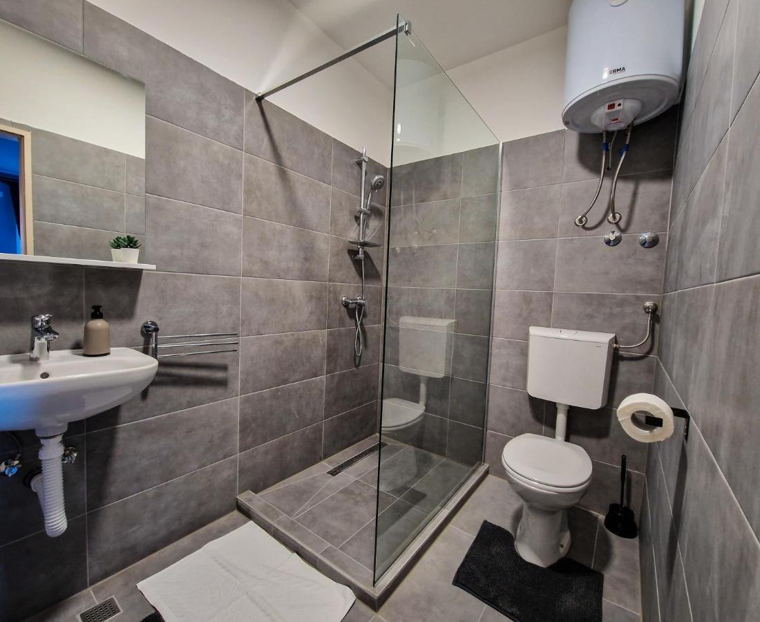 Xxl Rooms Ösek Dış mekan fotoğraf