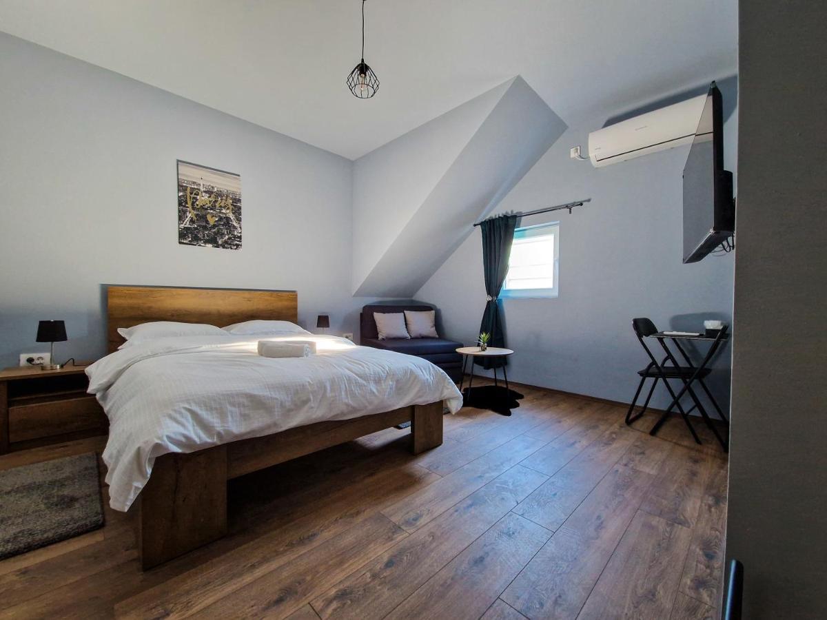 Xxl Rooms Ösek Dış mekan fotoğraf